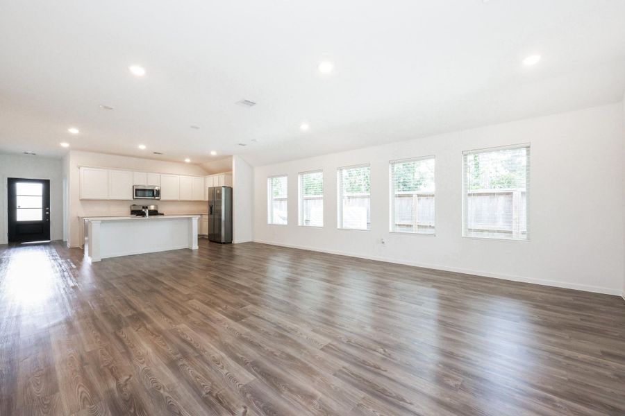Spacious, unfurnished interior of a new home in Ladera Creek, Conroe (Image 16). Spacious, unfurnished interior of a new home in Ladera Creek, Conroe (Image 16).
