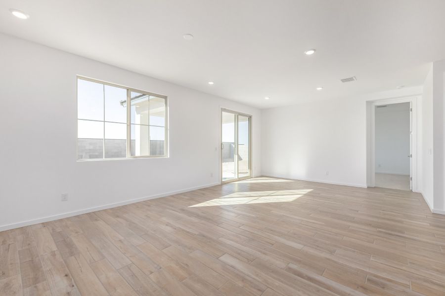 Spacious, unfurnished interior of a new home in Teravalis, Buckeye (Image 9).