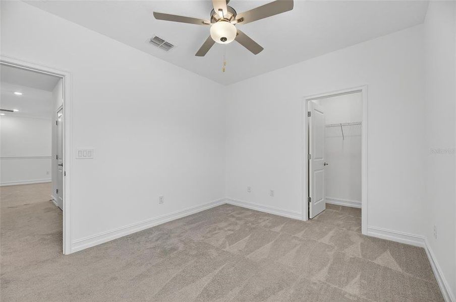Spacious, unfurnished interior of a new home in , Tampa (Image 49).