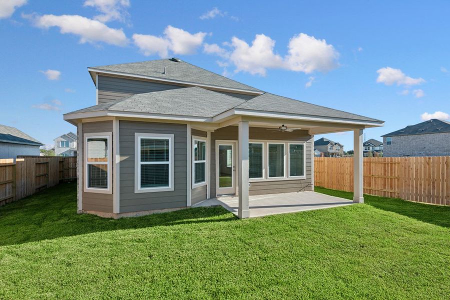 Exterior details and patio area of a home in Miller's Pond, Rosenberg (Image 4). Exterior details and patio area of a home in Miller's Pond, Rosenberg (Image 4).
