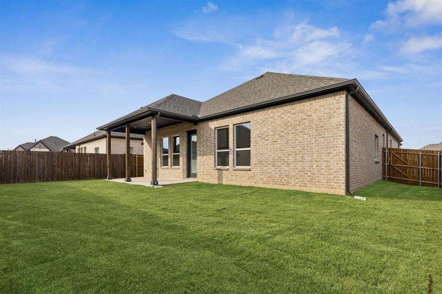 Exterior details and patio area of a home in Country Lakes, Denton (Image 4).