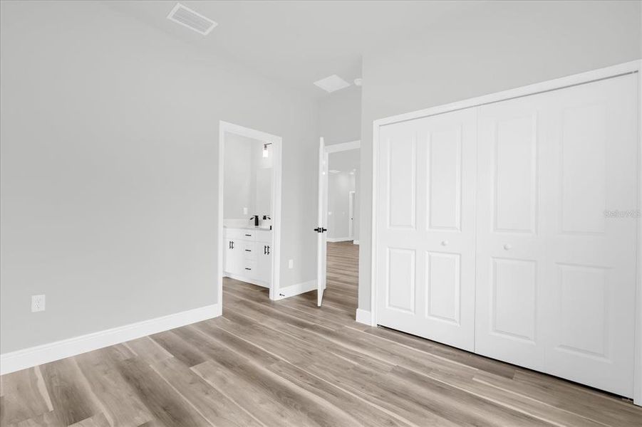 Spacious, unfurnished interior of a new home in , Ocala (Image 25).