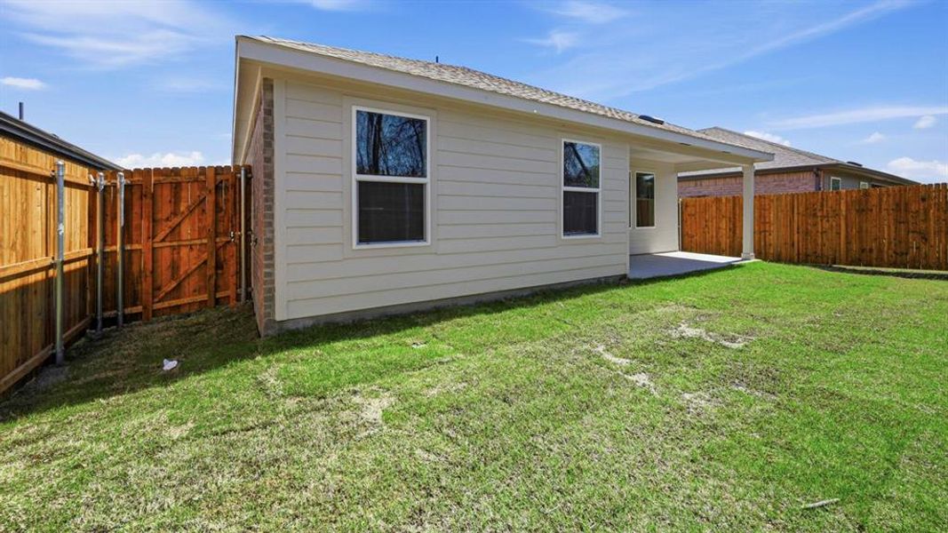 Exterior details and patio area of a home in Sweetwater Springs, Sherman (Image 23).