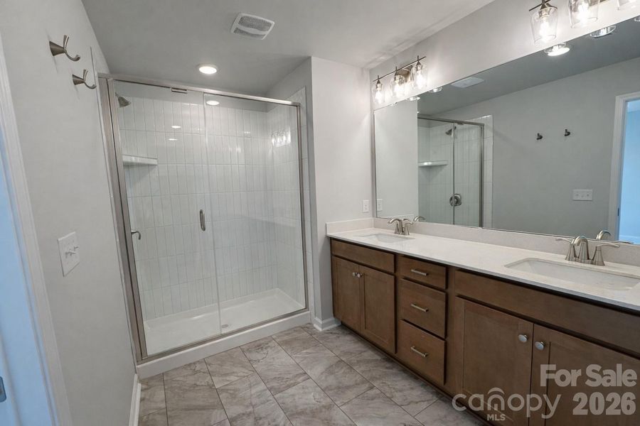 Owners En Suite Bath
