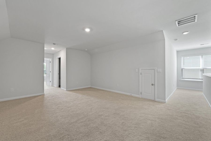 Spacious, unfurnished interior of a new home in Sheep Island, Summerville (Image 12).