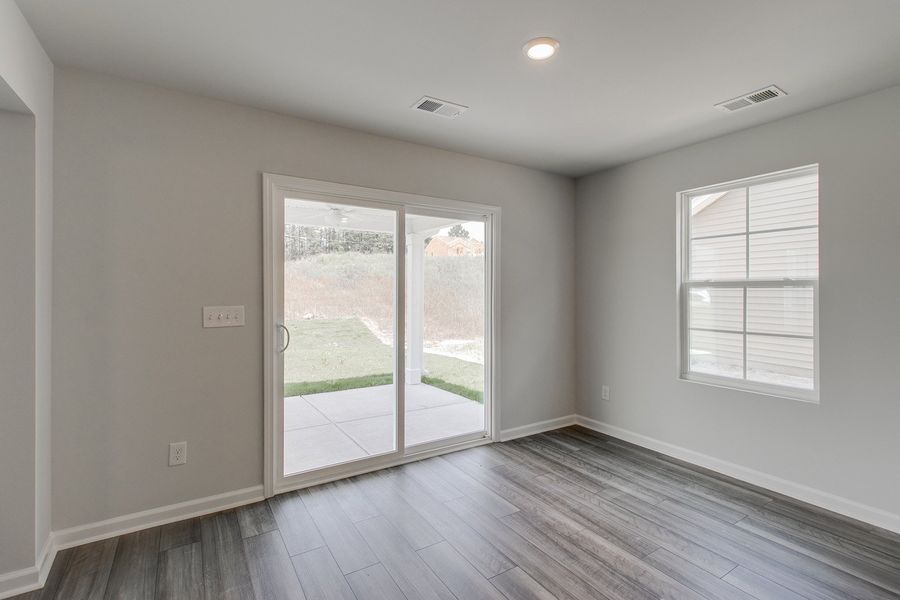 Spacious, unfurnished interior of a new home in Bluefield, Lexington (Image 17).