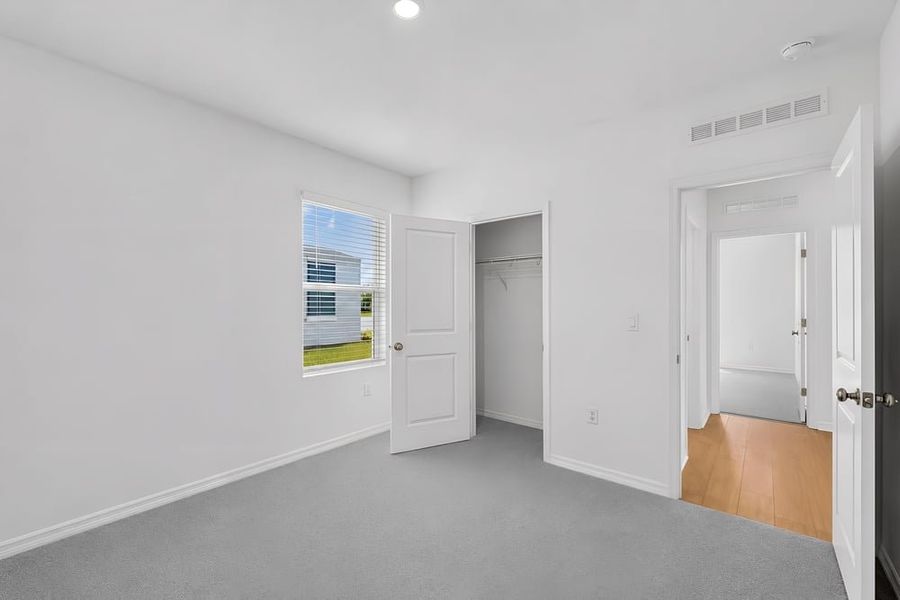 Spacious, unfurnished interior of a new home in Coopers Meadow, Jacksonville (Image 21).