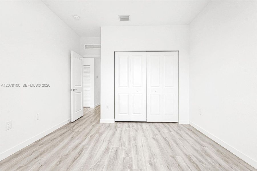 Spacious, unfurnished interior of a new home in , Miami (Image 60).