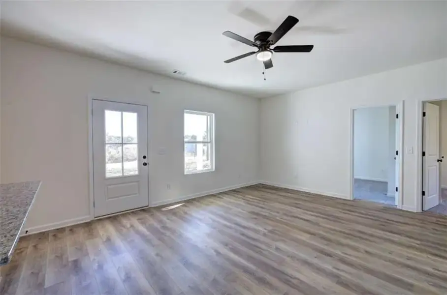 Spacious, unfurnished interior of a new home in , Dallas (Image 18).