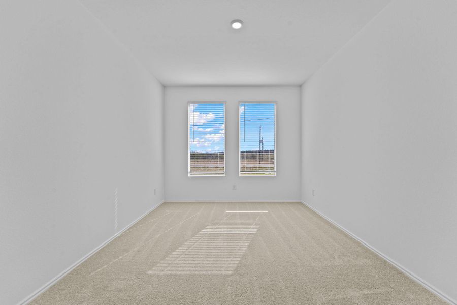 Spacious, unfurnished interior of a new home in Schriber Ranch, Mustang Ridge (Image 20).