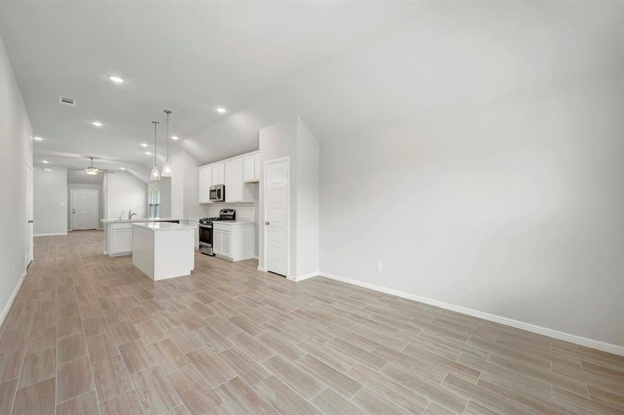 Spacious, unfurnished interior of a new home in Elevon, Lavon (Image 30).