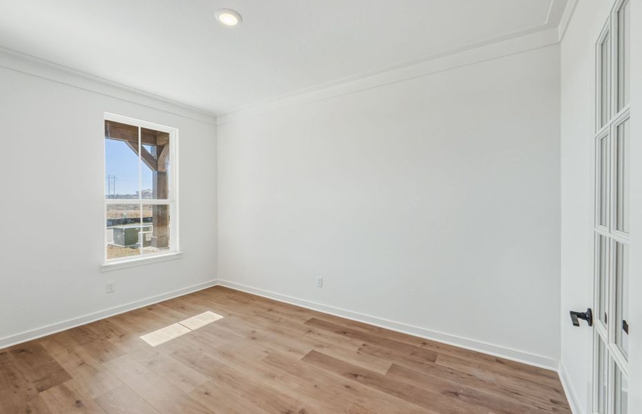 Spacious, unfurnished interior of a new home in Sunfield, Buda (Image 14).
