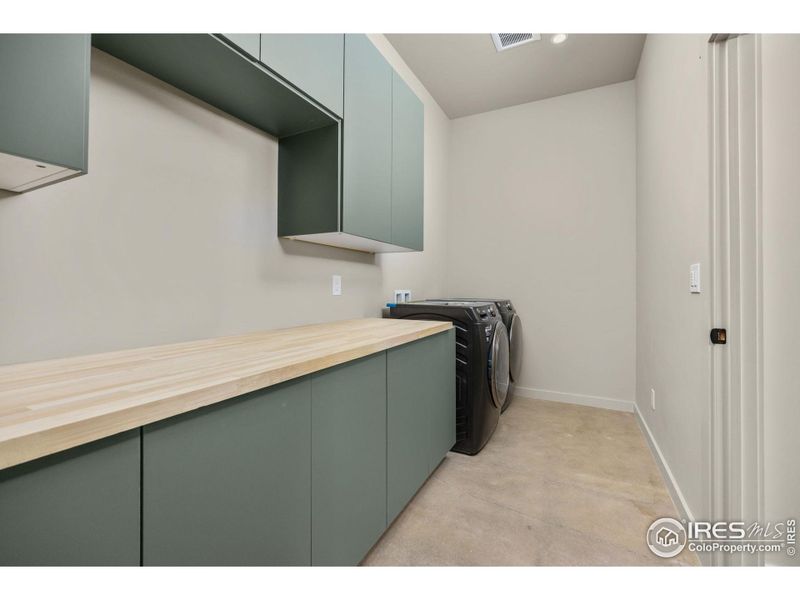 Laundry Room with GE washer/dryer Laundry Room with GE washer/dryer