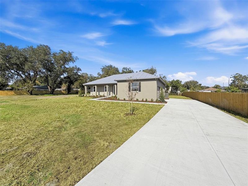 Exterior details and patio area of a home in , Lakeland (Image 29).