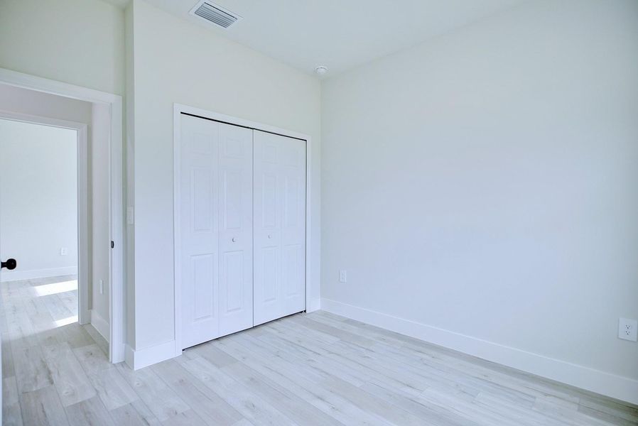 Spacious, unfurnished interior of a new home in , Sebring (Image 13).