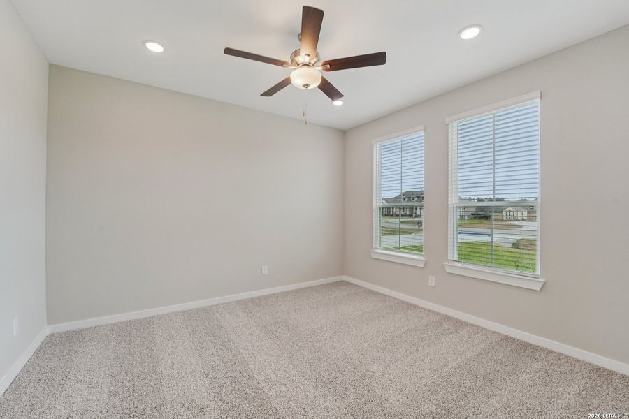 Spacious, unfurnished interior of a new home in Alamo Estates, San Antonio (Image 29).