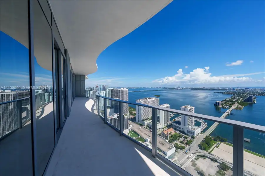 Condo located in Miami, FL showcasing its design and architecture (Image 3).