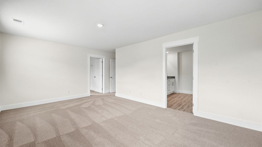 Spacious, unfurnished interior of a new home in Fieldcrest Acres, Blountville (Image 14).
