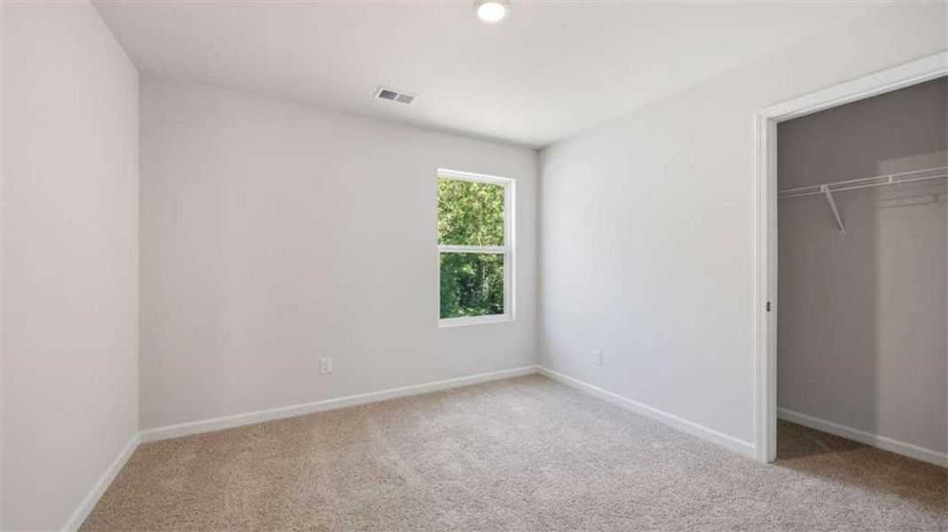 Spacious, unfurnished interior of a new home in Shoal Creek, Hampton (Image 18).