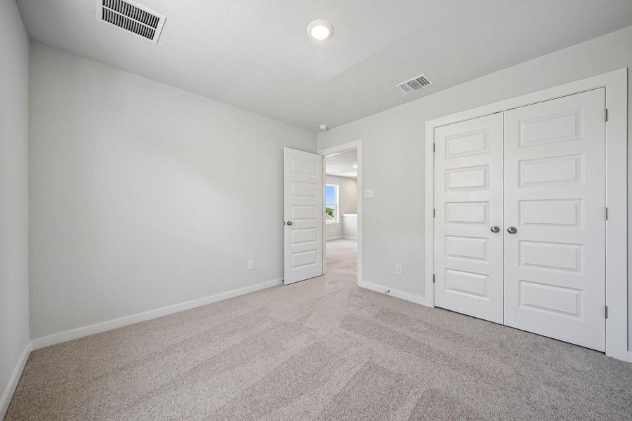 Spacious, unfurnished interior of a new home in Eastwood at Sonterra, Jarrell (Image 21).