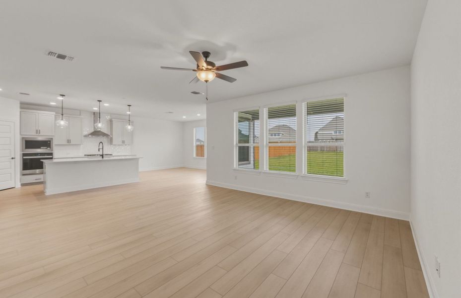 Spacious, unfurnished interior of a new home in Santa Rita Ranch, Liberty Hill (Image 33). Spacious, unfurnished interior of a new home in Santa Rita Ranch, Liberty Hill (Image 33).