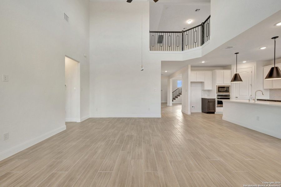 Spacious, unfurnished interior of a new home in Preserve at Annabelle Ranch, San Antonio (Image 28).