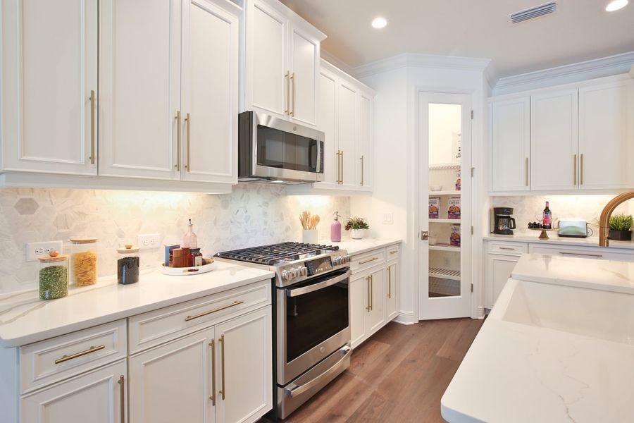 Representative furnished interior of a home built from the Lighthouse by Neal Communities in Boca Royale Golf & Country Club at Wellen Park, Englewood (Image 9).