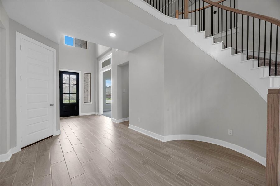 Spacious, unfurnished interior of a new home in The Trails - 60', New Caney (Image 13).