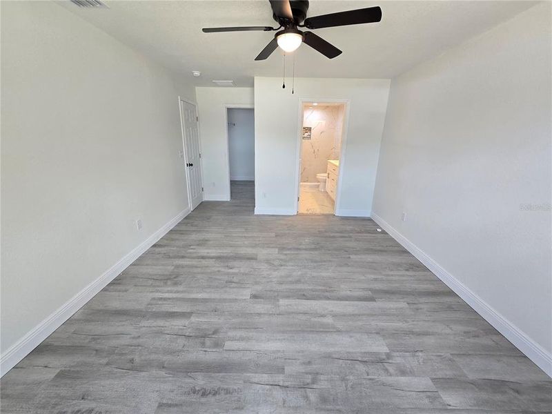 Spacious, unfurnished interior of a new home in , Ocala (Image 10).