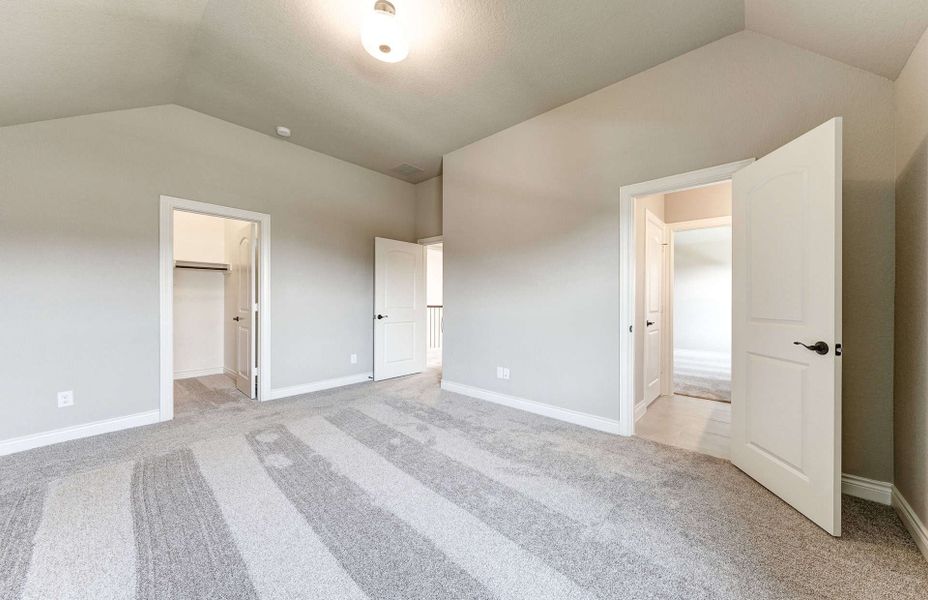 Representative unfurnished interior of a home built from the 4590 by Ravenna Homes in Artavia 70′, Conroe (Image 34).