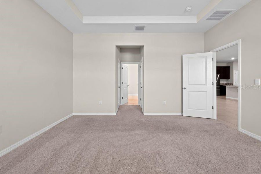 Spacious, unfurnished interior of a new home in Waterford, Brooksville (Image 31).