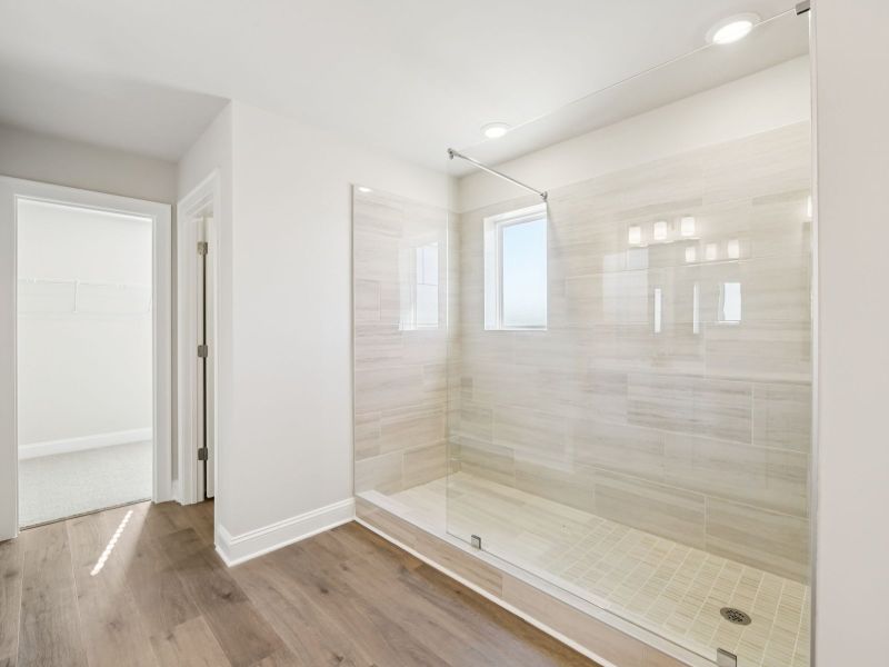 Spacious, unfurnished interior of a new home in River Pointe, Monroe (Image 16).