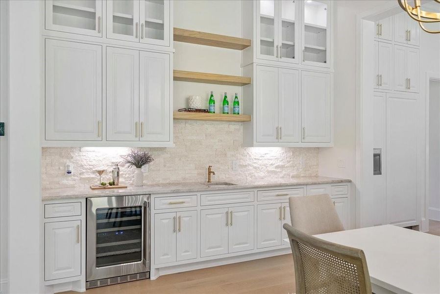 Soft close door and drawers on you custom cabinets ensure serenity.