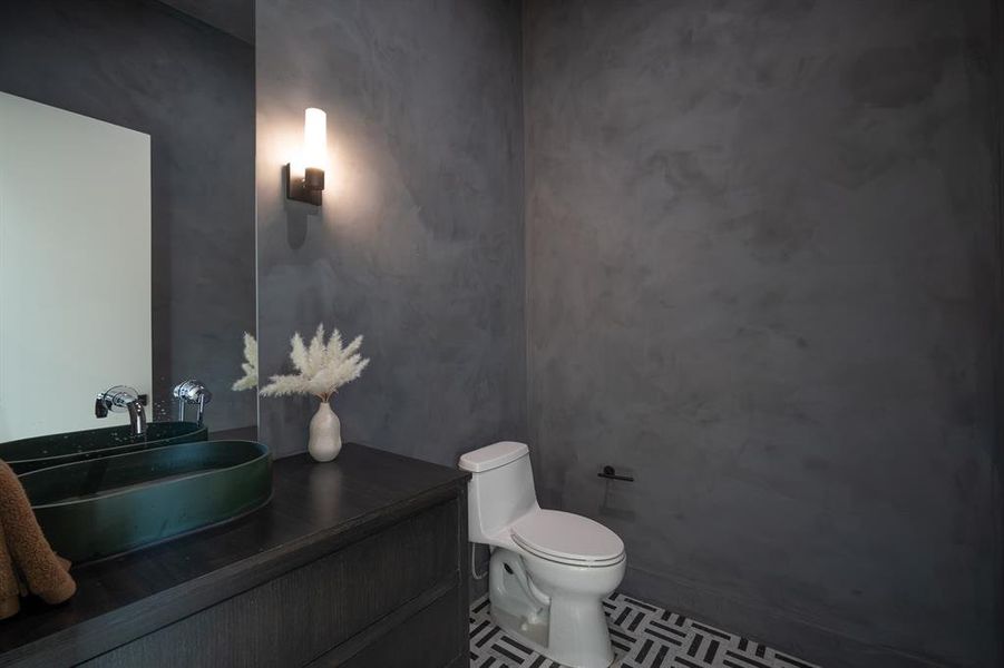 Furnished interior view inside a new home in , Dallas (Image 22).