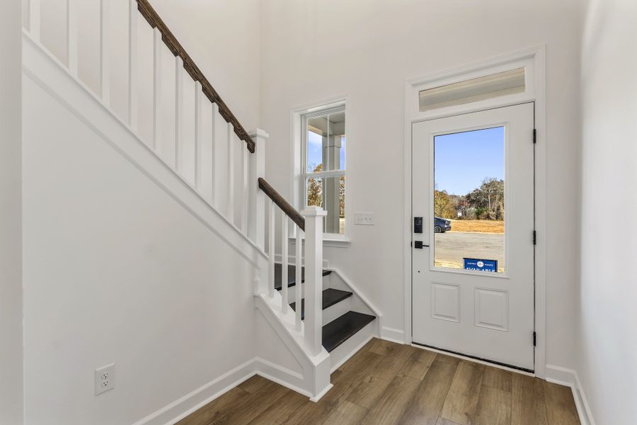 Spacious, unfurnished interior of a new home in Lakeside Saluda, Greenville (Image 18).