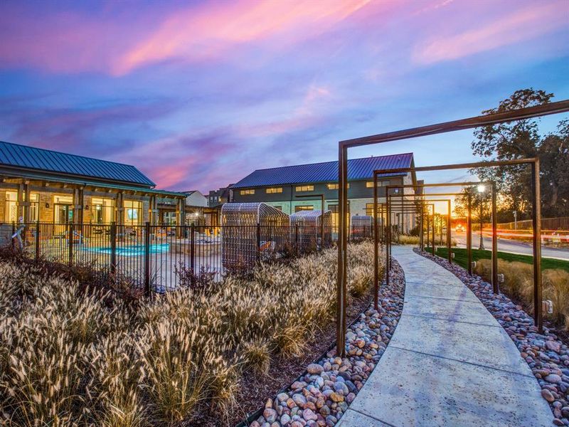 Community amenities in SoHo Square, Dallas (Image 26).