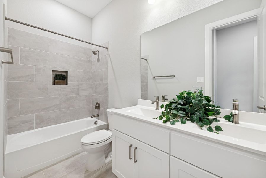 Secondary bath with double sinks! Secondary bath with double sinks!