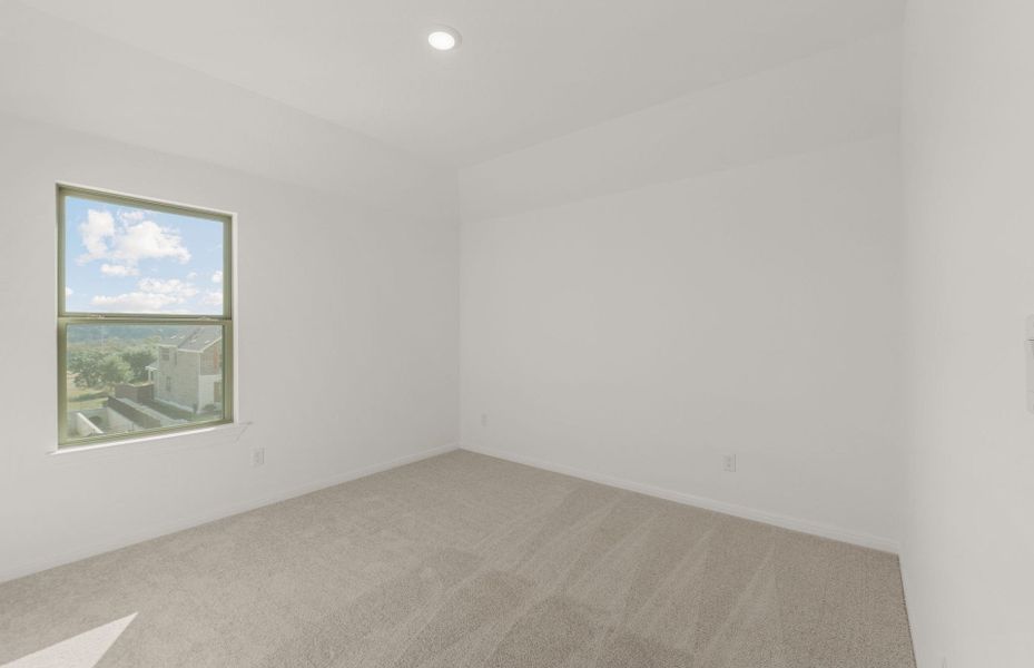 Spacious, unfurnished interior of a new home in Crescent Bluff, Georgetown (Image 17).