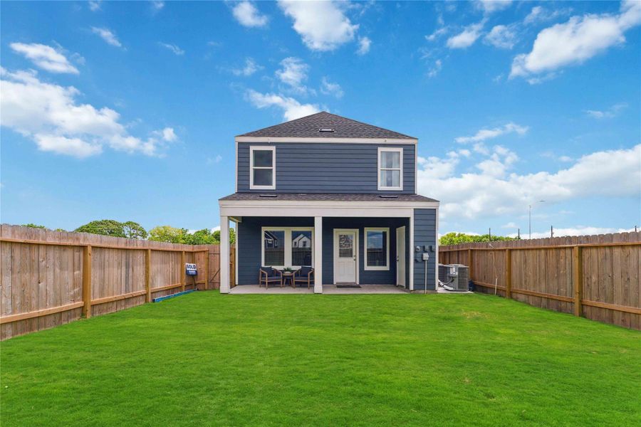 Exterior details and patio area of a home in Legacy Village, Houston (Image 2).