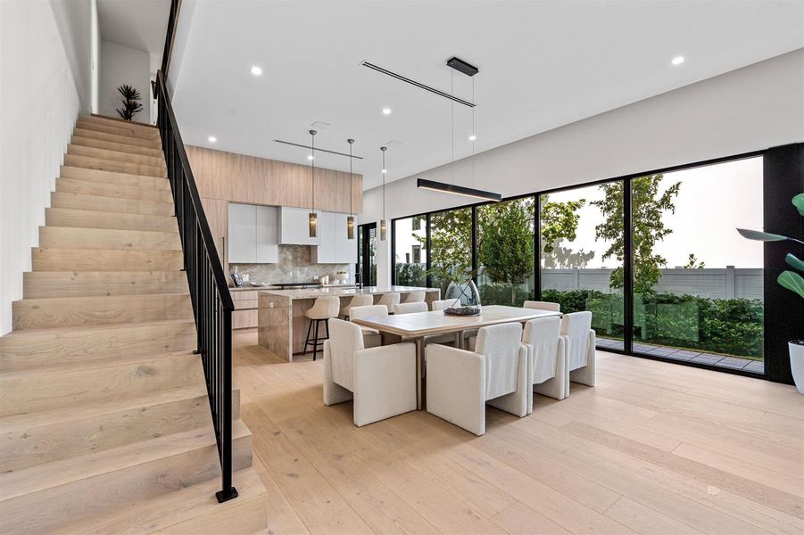DINING_ROOM_TO_KITCHEN DINING_ROOM_TO_KITCHEN