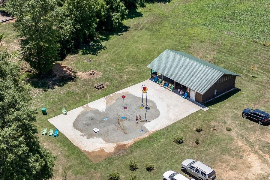 Community amenities in , Carnesville (Image 33).