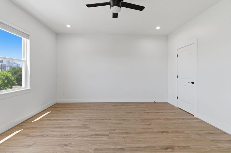 Spacious, unfurnished interior of a new home in , Houston (Image 33).