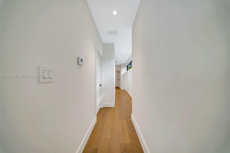 Spacious, unfurnished interior of a new home in , Miami (Image 40).