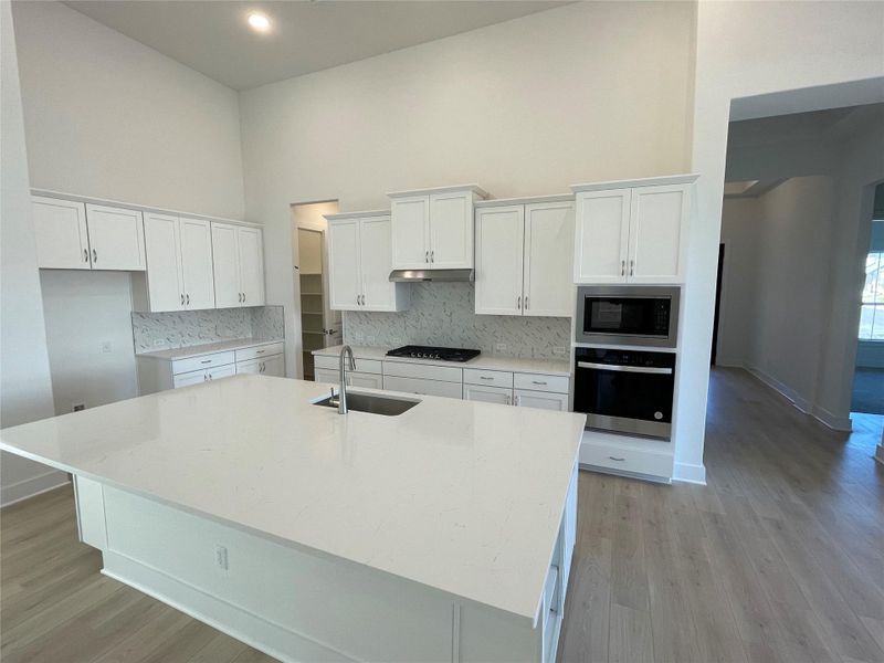 Gorgeous Light & Bright Kitchen with Center Island