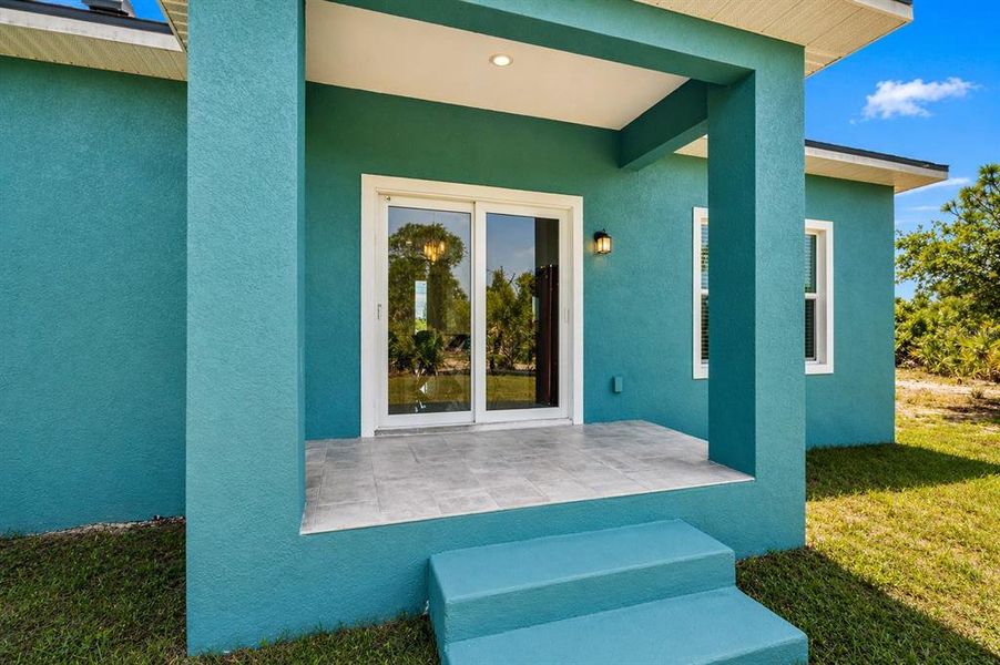 Exterior details and patio area of a home in , Port Charlotte (Image 26).