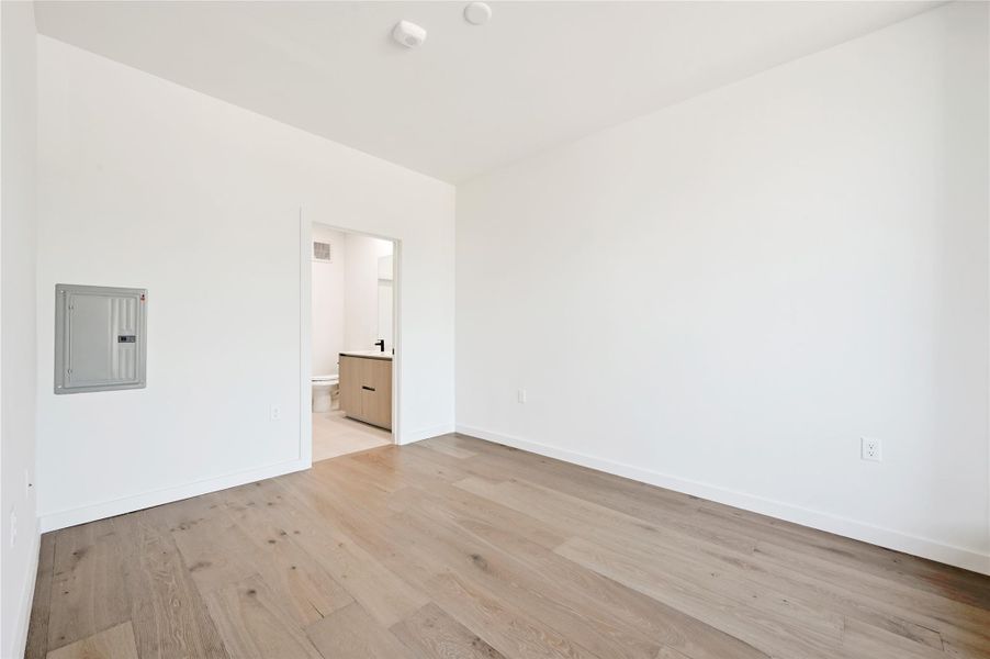 Spacious, unfurnished interior of a new home in , Austin (Image 16).