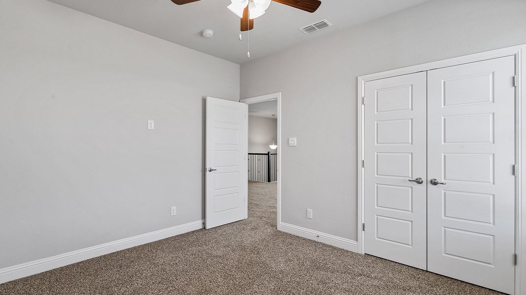Spacious, unfurnished interior of a new home in Eagle Creek, Denton (Image 36).
