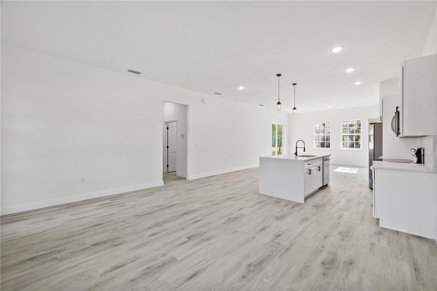 Spacious, unfurnished interior of a new home in , Ocala (Image 17).