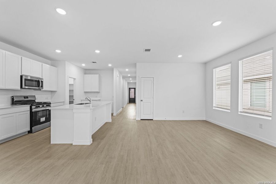 Spacious, unfurnished interior of a new home in Legacy Point, Von Ormy (Image 25).