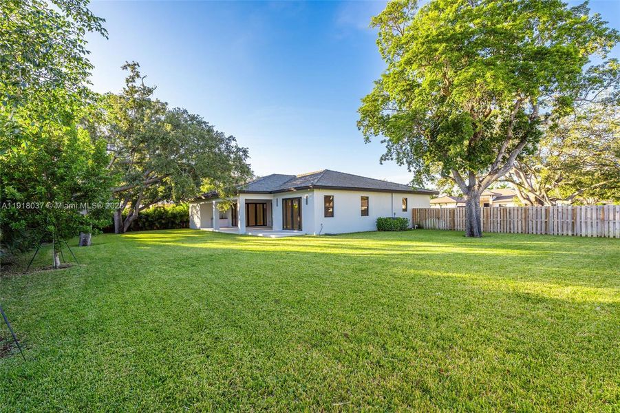 Exterior details and patio area of a home in , Cutler Bay (Image 48).